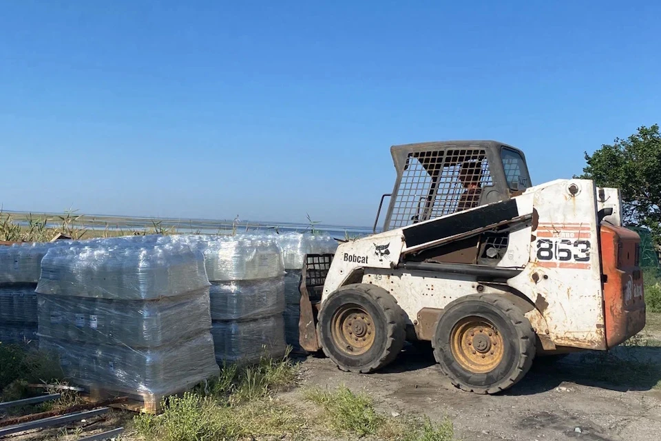 В пансионат Новотроицкого района доставили тонну питьевой воды Фото: ЕР