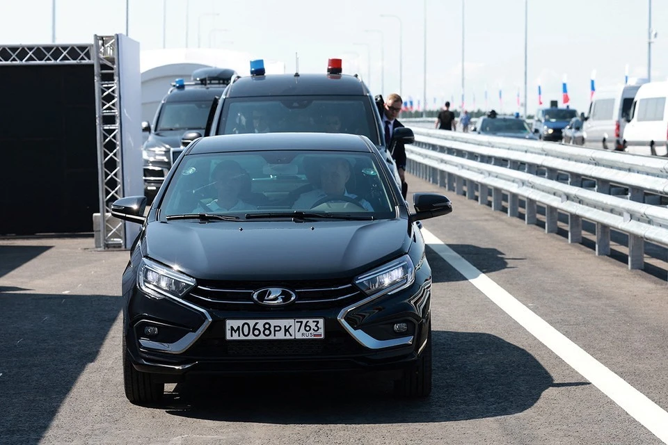 Владимир Путин двумя словами описал новый автомобиль Lada Aura