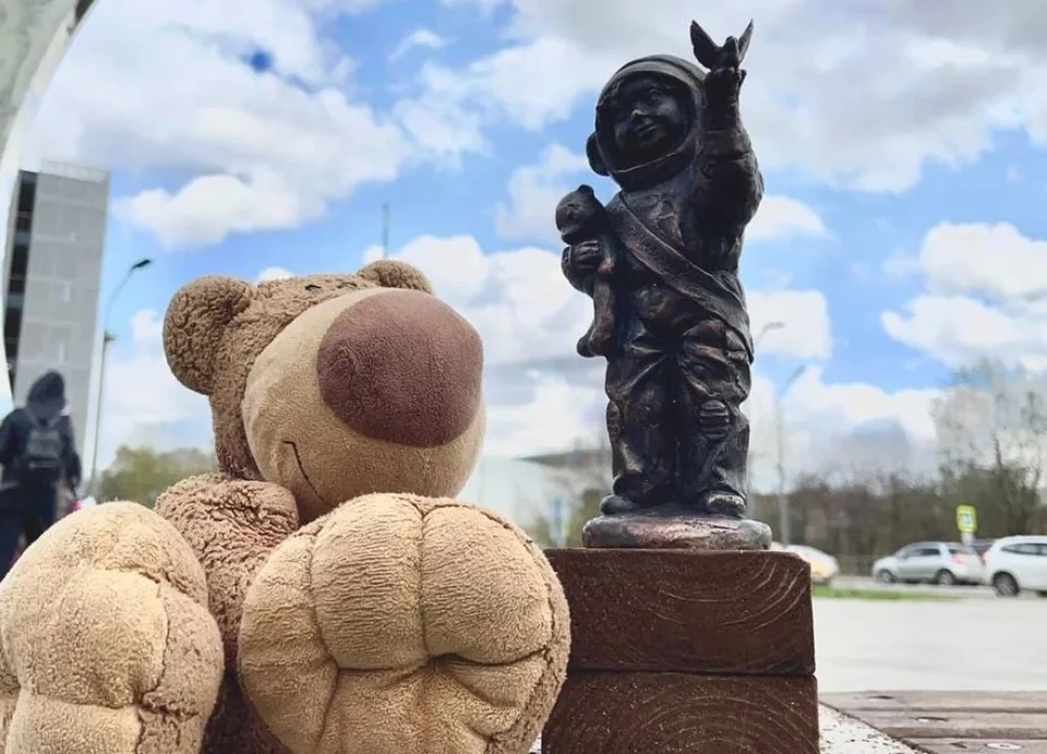 Обойти космонавтиков можно за 4,5 часа