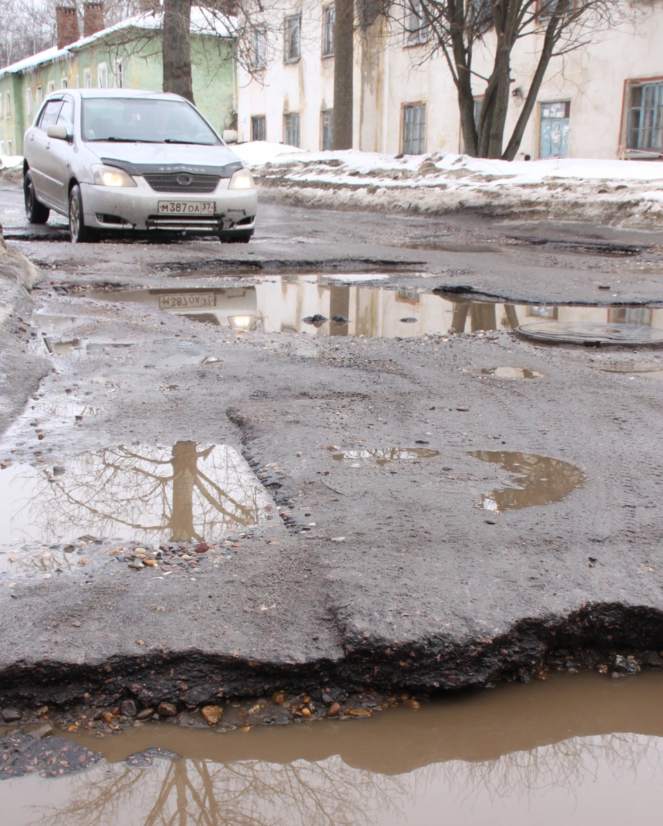 Нижегородка лишилась средств к существованию из-за разбитой дороги.