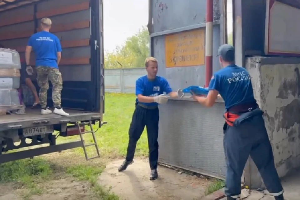 10 тонн гуманитарной помощи собрали буквально за стуки. Скриншот из видео, опубликованного в Tg-канале губернатора Севастополя