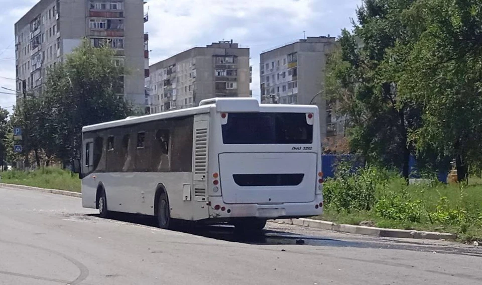 При ударе ВСУ по автобусу в Лисичанске погиб человек, еще 28 получили ранения. Фото: Telegram-канал Леонида Пасечника