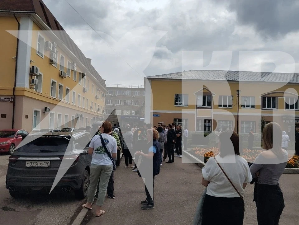 Ложные звонки о минировании прокатились по всему городу.