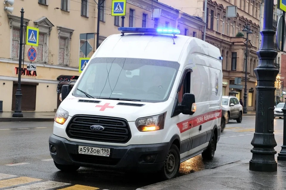 Двоих детей увезли в реанимацию в Петербурге из-за серьезных отравлений лекарствами.
