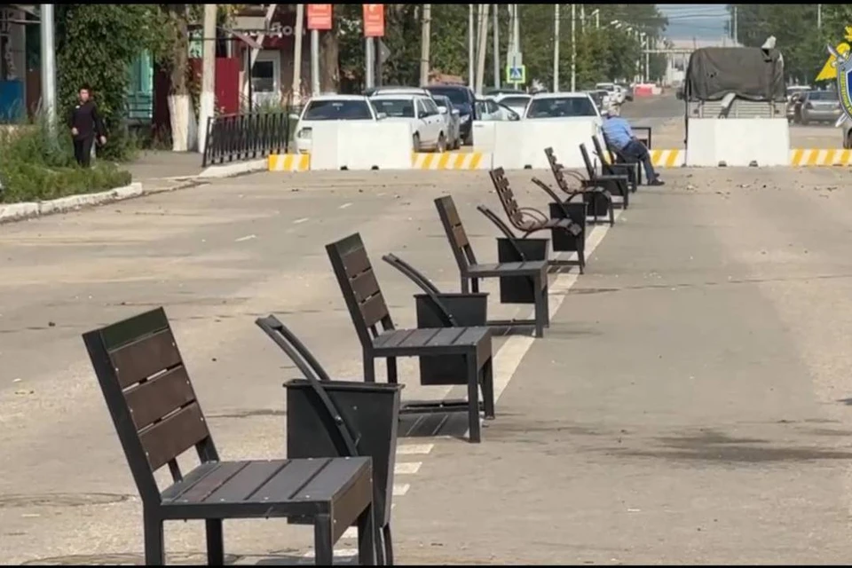Часть улицы Ленина надолго перекрыли в поселке Усть-Ордынский. Фото: Следственный комитет России по Иркутской области