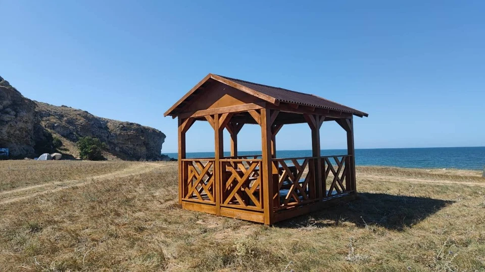 На побережье Азовского моря простираются десятки небольших бухт с уникальными пляжами. Фото: Правительство РК