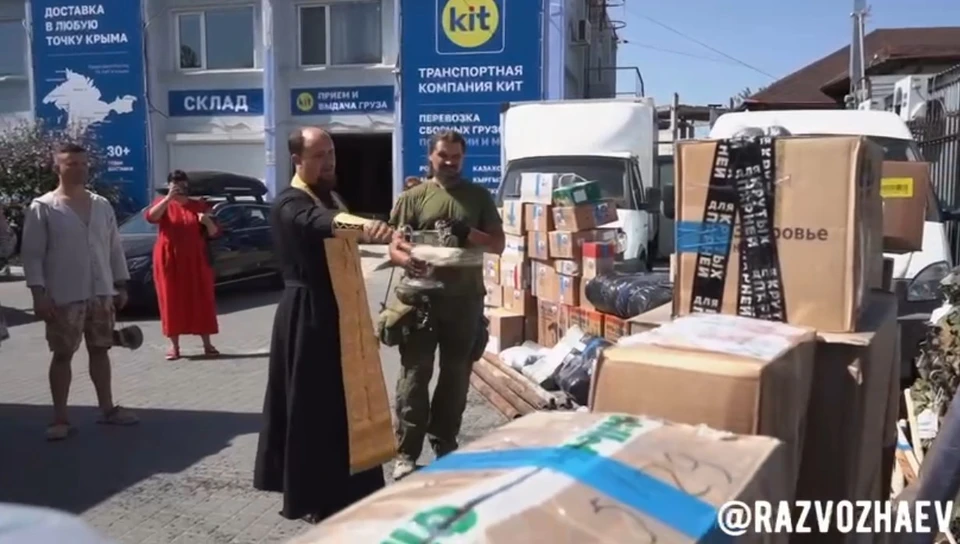 В праведной борьбе воинам помогает вся страна