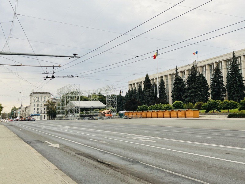 В период с 26 августа 00:00 до 29 августа 07:00 движение общественного транспорта будет приостановлено на бульваре Штефана чел Маре.