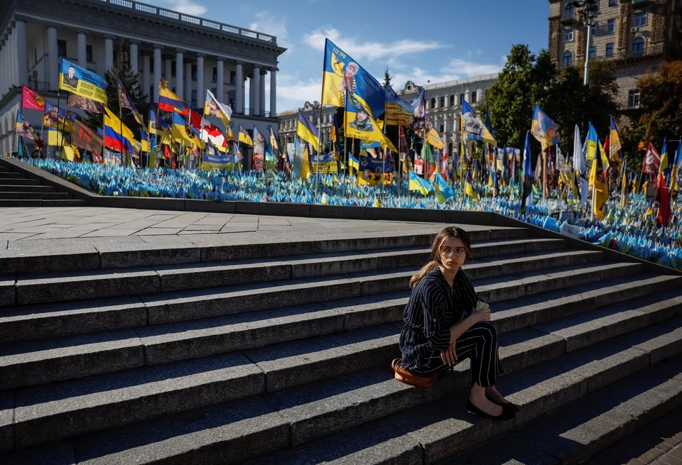 В Киеве отпраздновали день Независимости, при этом независимости Украины – все меньше.