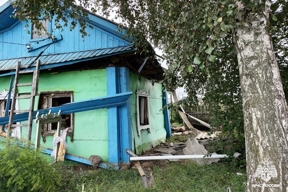 Взрыв произошел в частном доме в селе в Новосибирской области. Фото: ГУ МЧС НСО.