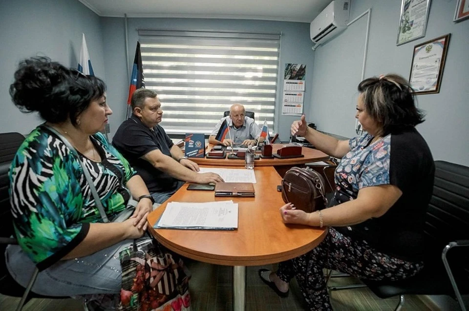 На личный прием к градоначальнику обратились жители левобережья. Фото: ТГ/Моргун