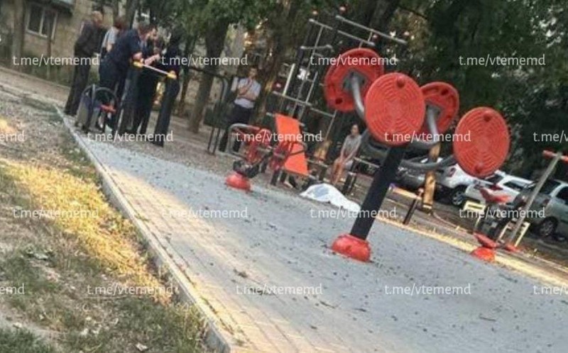 В столичном дворе обнаружили тело мужчины. Фото:t.me/vtememd