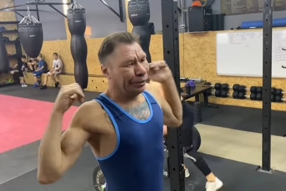 На счету Олега Монгола несколько поединков по правилам поп-ММА. Фото: скриншот видео youtube-канала "Олег Монгол"