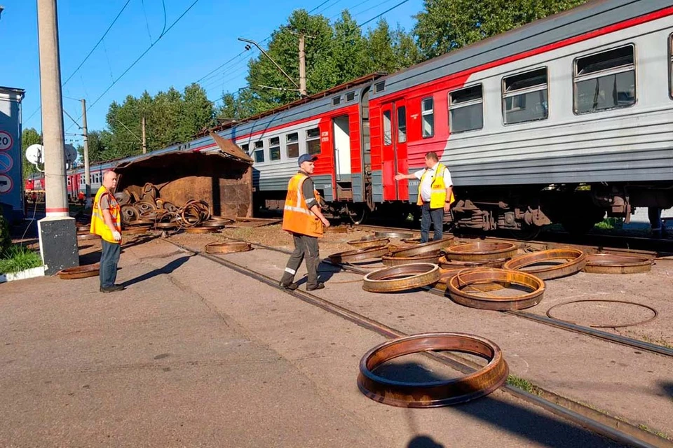 Кадр с места аварии на железной дороге в Петербурге. Фото: t.me/sztproc