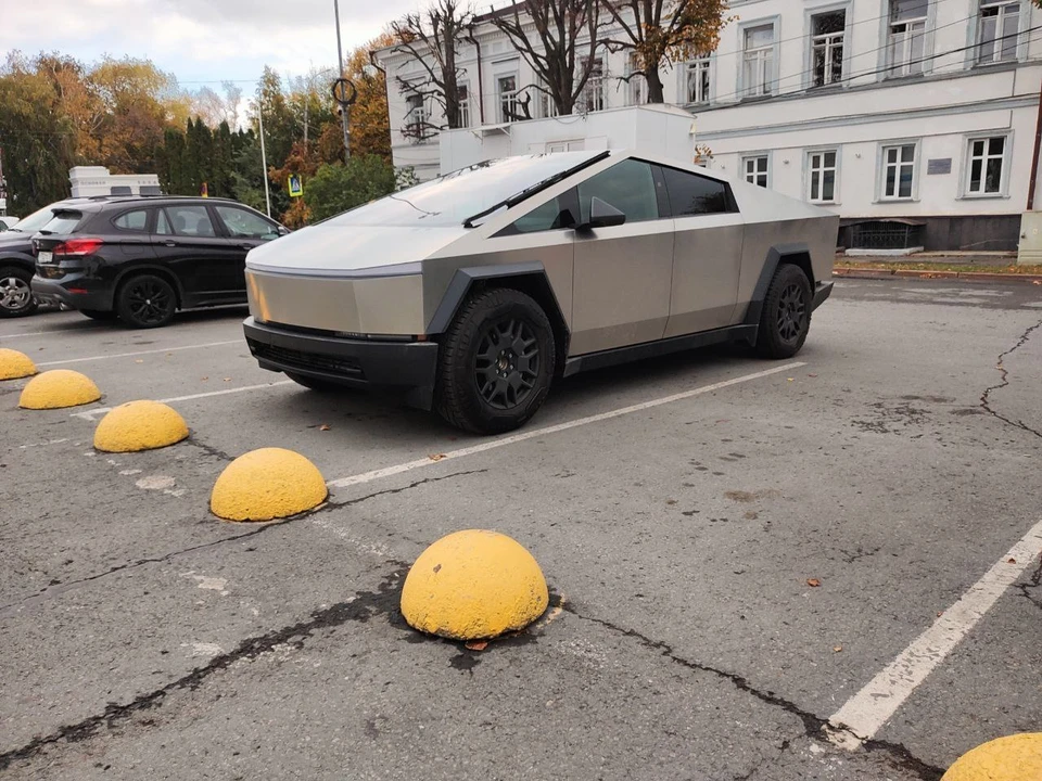 На улицах Ульяновска заметили современный электромобиль Tesla Cybertruck | ФОТО: телеграм-канал Симбирский шугожор