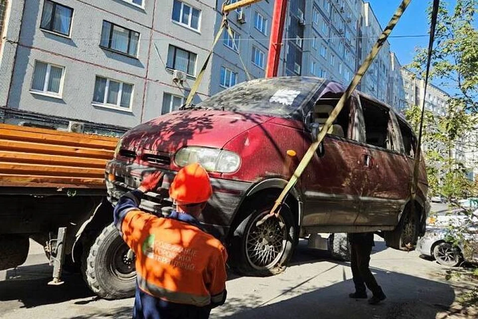 С улиц Владивостока убирают бесхозные автомобили. Фото: администрация Владивостока.