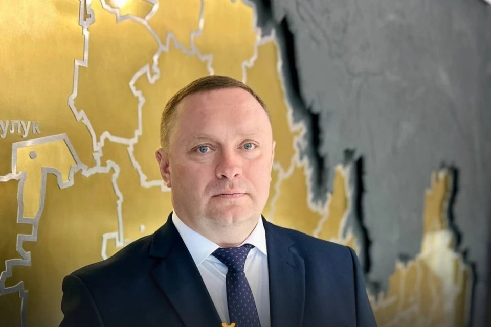 В 2020 году Чижков начал работать в минстрое Оренбуржья, где занимал должности от специалиста-эксперта отдела развития городской агломерации до главы управления дорожного хозяйства. Фото: минстрой Оренбургской области