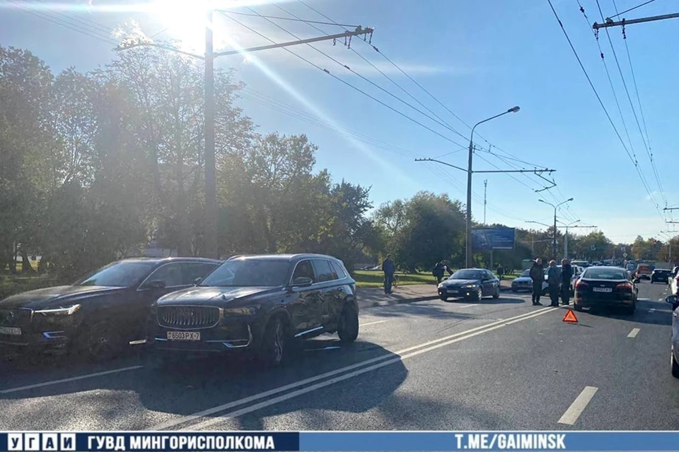 Четыре авто столкнулись на улице Пономаренко в Минске. Фото: телеграм-канал УГАИ ГУВД Мингорисполкома