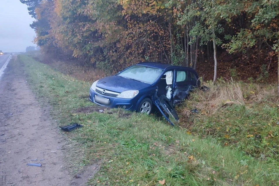 Под Лидой оторвавшееся колесо BMW попало в женщину, которая шла по обочине. Фото: телеграм-канал УВД Гродненского облисполкома