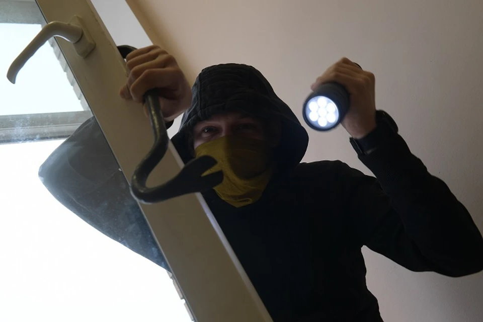 Хабаровские полицейские задержали подозреваемого в квартирной краже