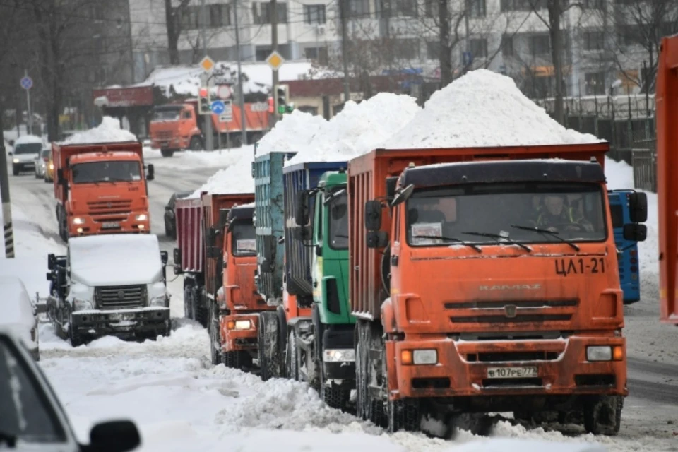 Более 600 снегоуборочных машин вышли на дороги Новосибирской области