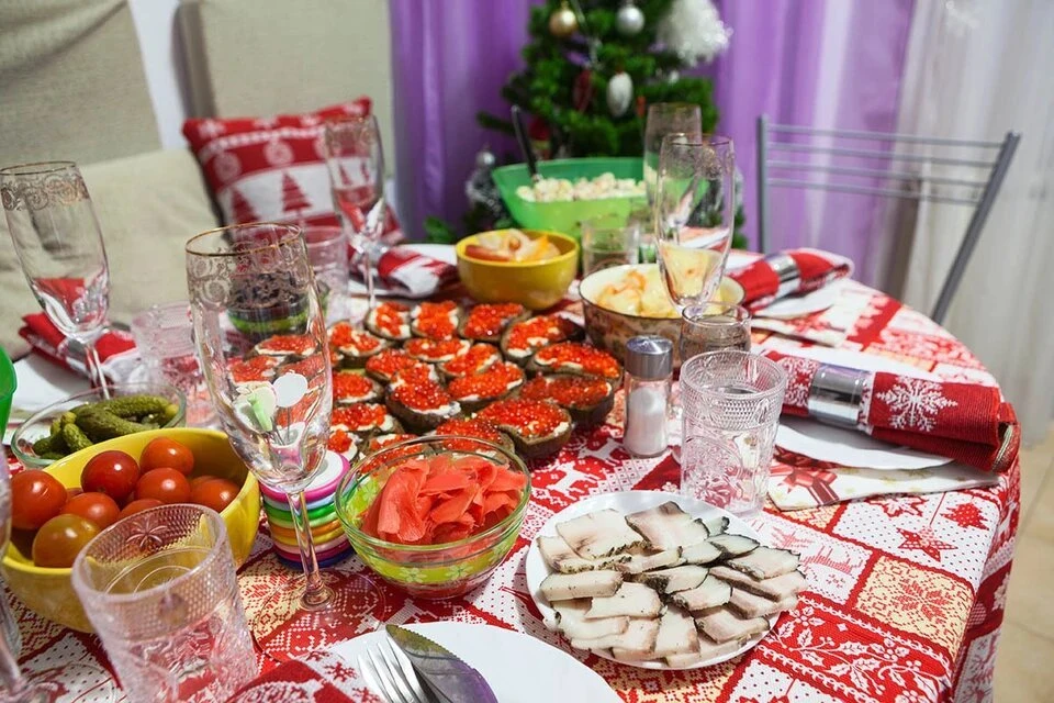 Диетолог Гинзбург призвал есть нежирное мясо и ржаной хлеб в Новый год