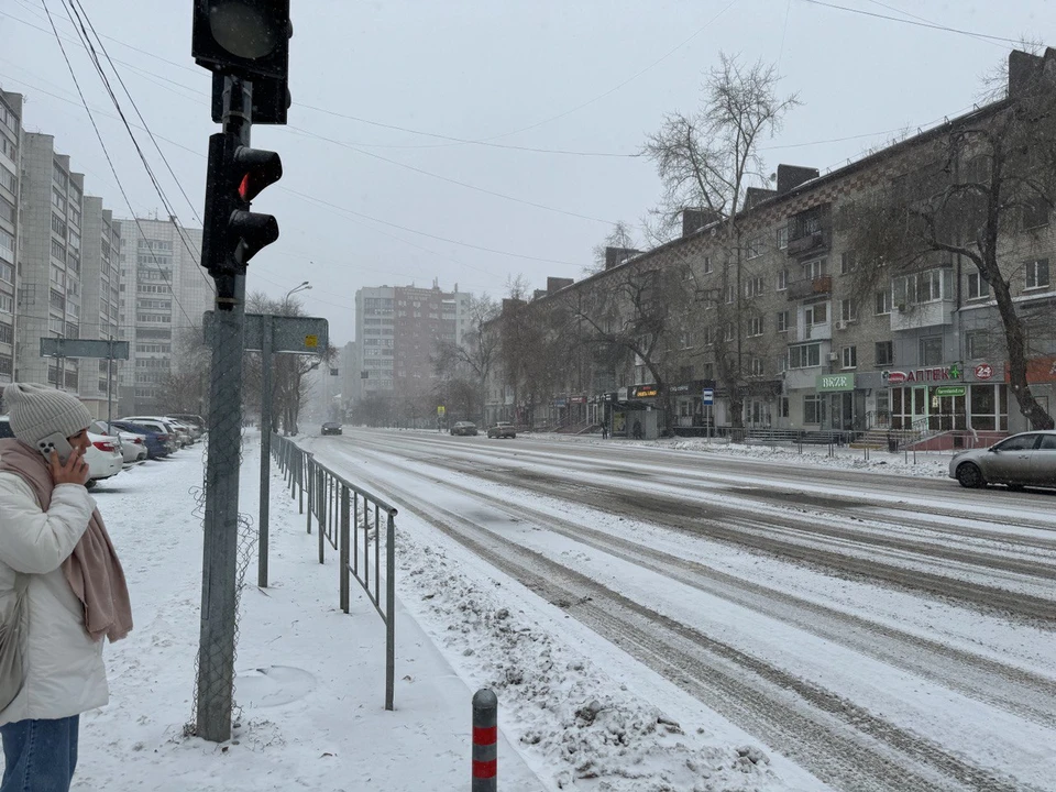 Тюмень погрузилась в густой туман и снегопад.