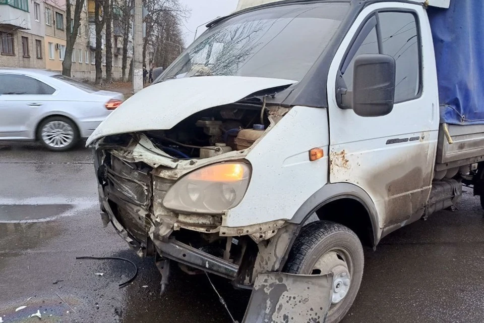 В Харцызске произошло ДТП, где пострадали трое человек. Фото: МВД по ДНР