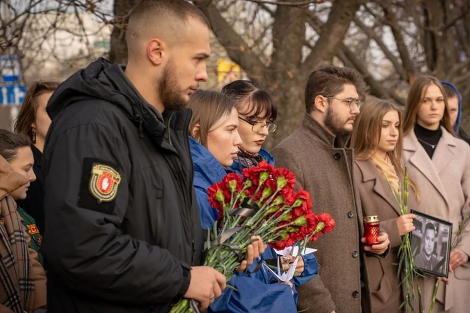 Молодежь ДНР почтила память военкора Бориса Максудова, погибшего в прошлом году. Фото: Инфошкола