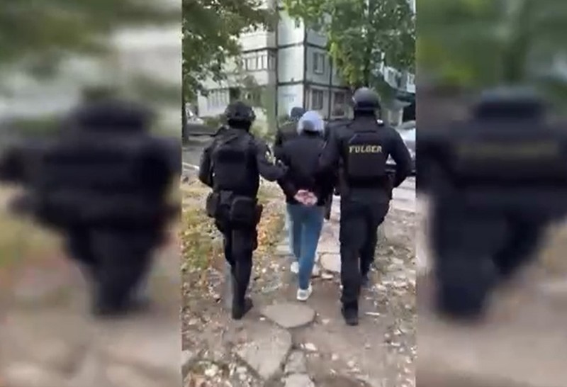 Трое мужчин арестованы за мошенничество на сумму около одного миллиона леев. Фото:скриншот видео