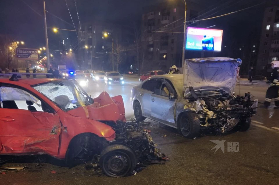 Водителей иномарок увезли на скорой с различными травмами. Фото: предоставил очевидец