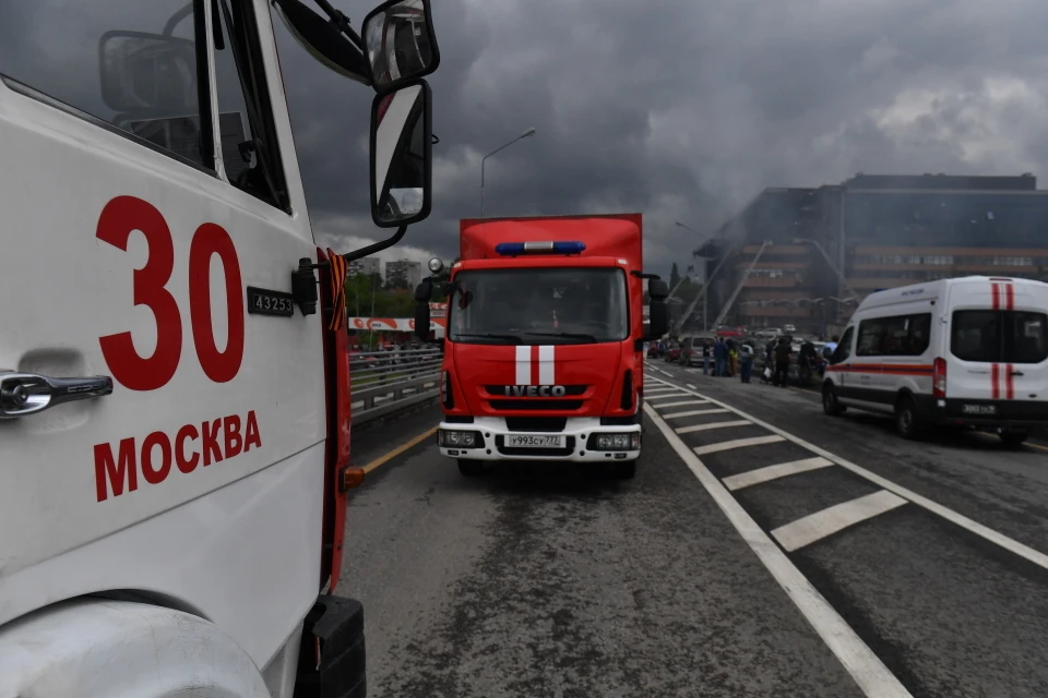 Пожар в электрощитовой произошел в жилом доме в центре Москвы