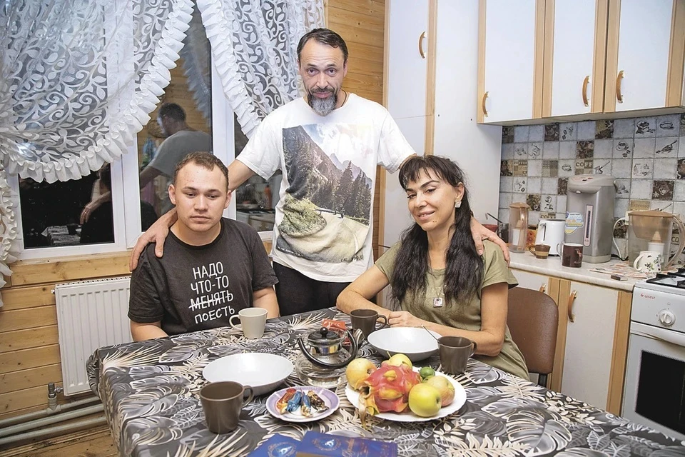 Ел и пил из собачьей миски и даже не знал, что такое одежда: как живет мальчик-маугли из Подольска, которого воспитывала овчарка