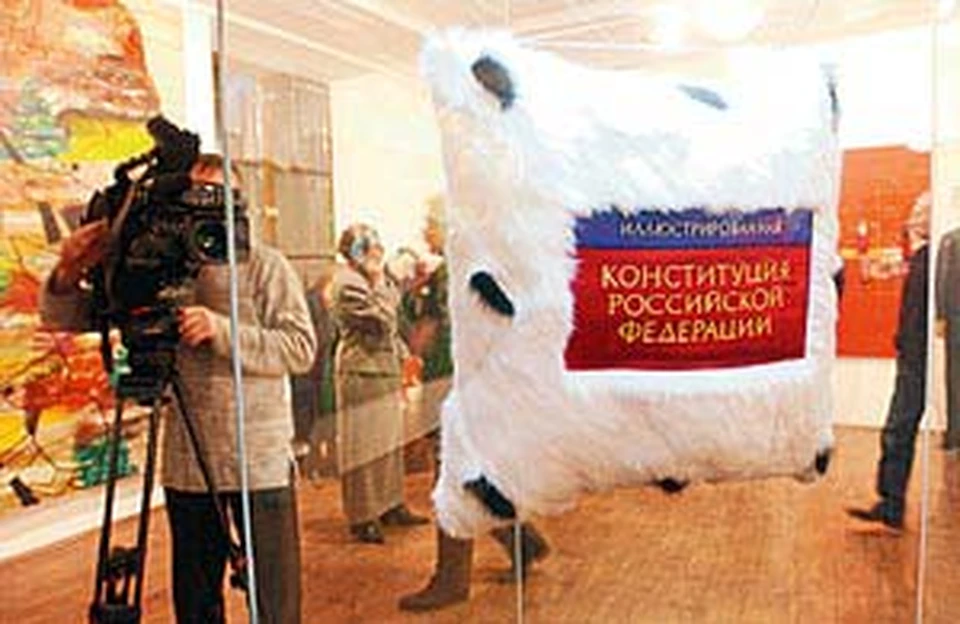 Меховая думка - символ проекта. Положишь под голову - и думки о главном одолевают...