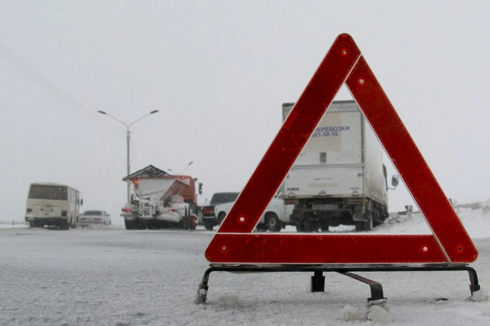 На месте ДТП работают оперативные службы города