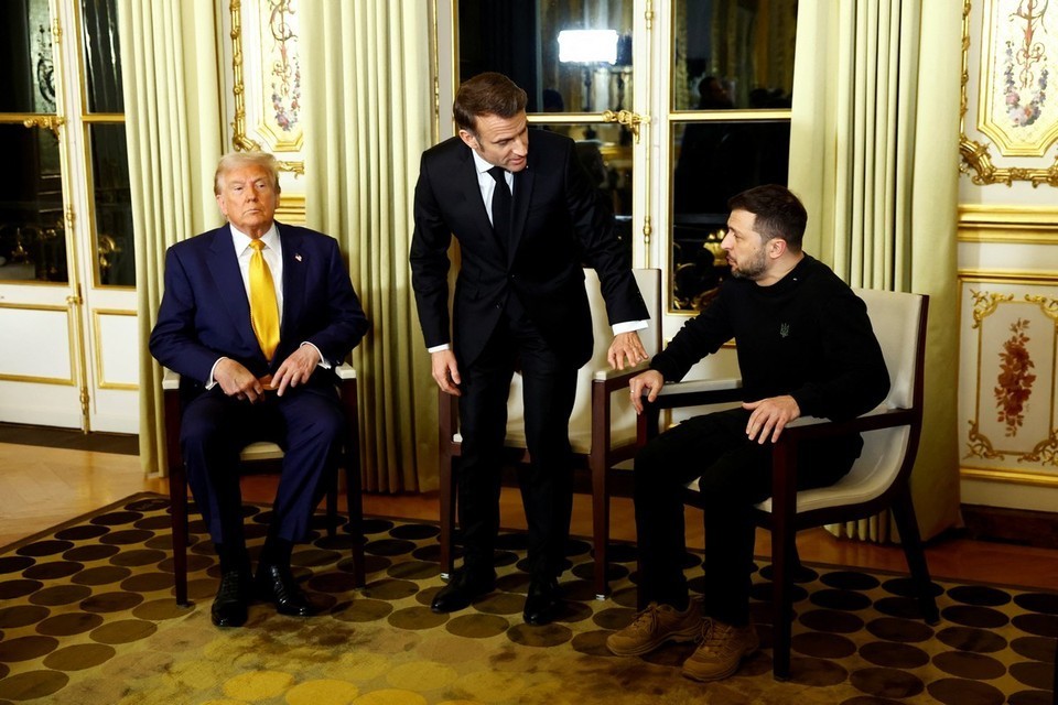 Позор Зеленского в Париже: Трамп брезгливо морщился и опоздал на 40 минут
