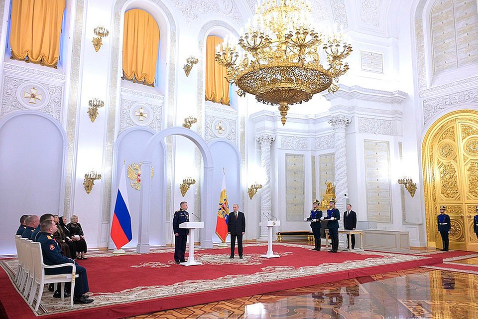 Путин в Кремле наградил героев спецоперации