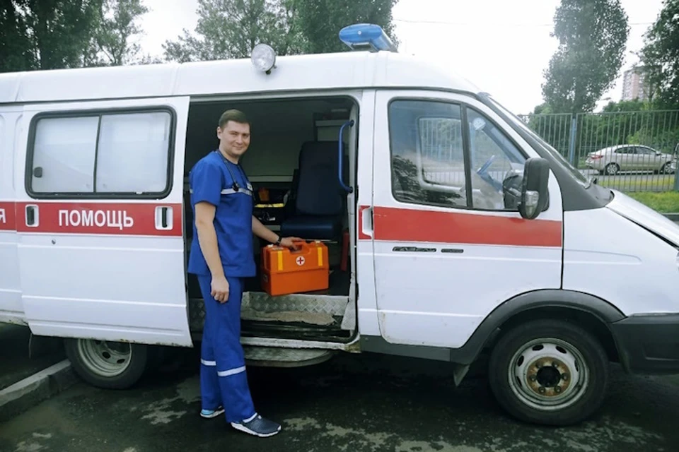 В Ростове врач скорой спас ребенка и смог довести его до больницы.