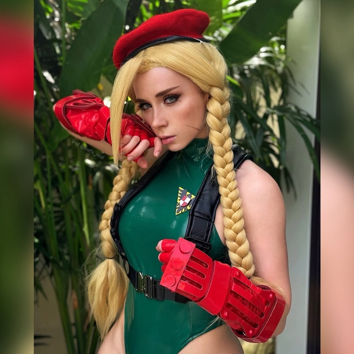 Өте жас қыз мастурбация жасайды