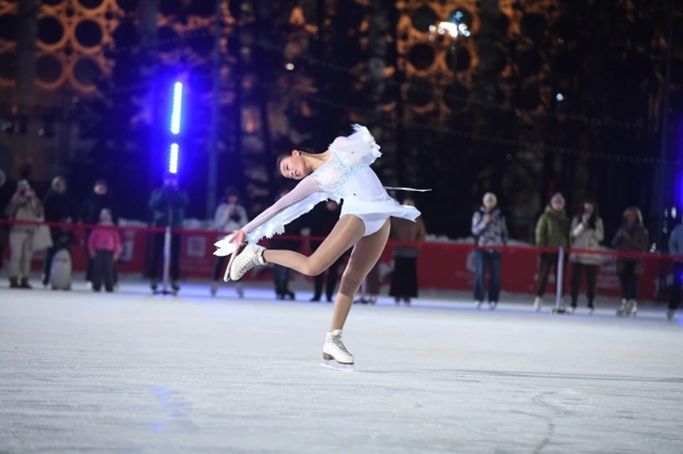 Каток и главную городскую елку откроют в Смоленске 14 декабря.