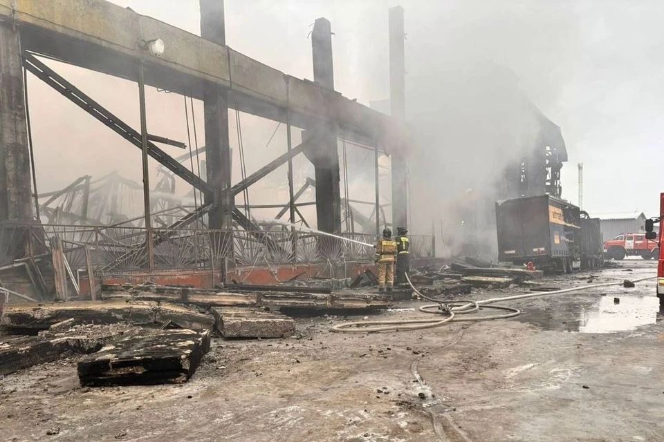 В Новосибирске полностью ликвидирован пожар на складе на улице Тюменской. Фото: ГУ МЧС по Новосибирской области