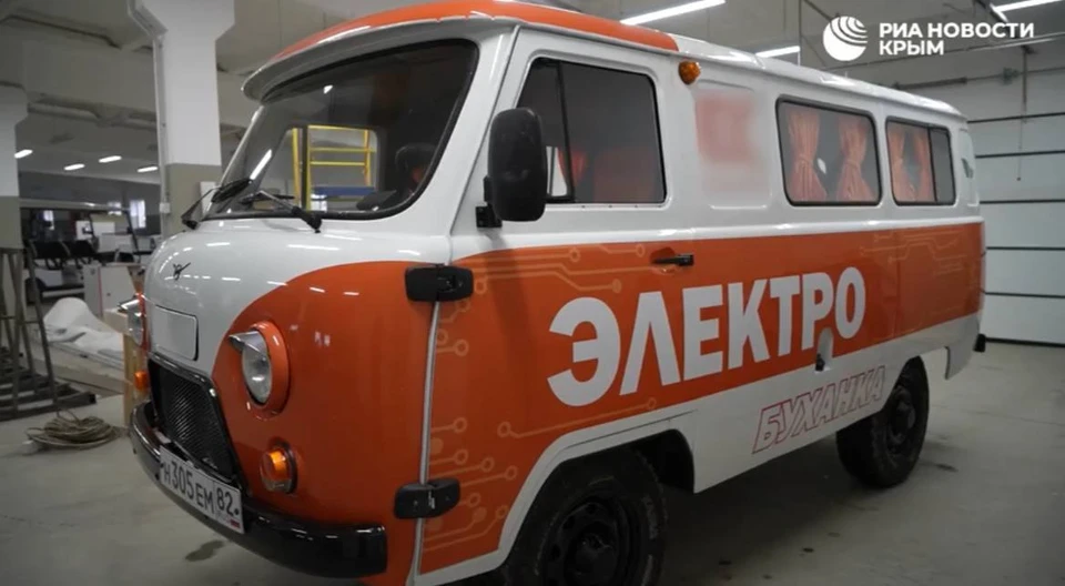 Переделанная в электрокар «Буханка» прошла испытания в Крыму. Фото: скриншот из видео РИА Новости