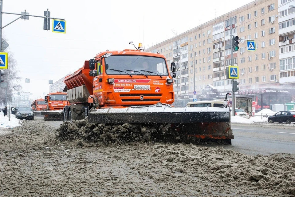 В областной столице продолжают убирать последствия снегопада