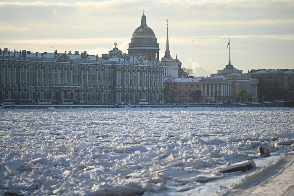 В городе на Неве объявили желтый уровень погодной опасности.