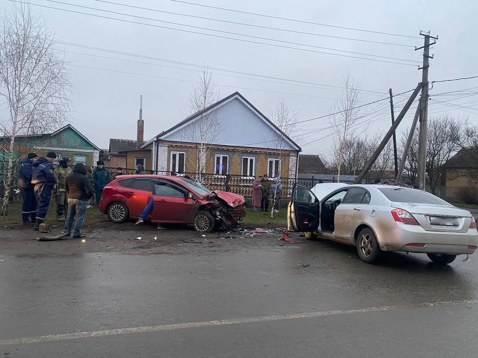 В Семикаракорске один человек погиб и трое пострадали в аварии. Фото: ГАИ по РО