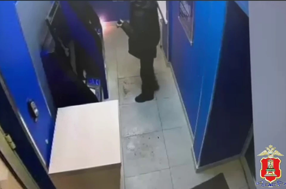 Момент поджога зафиксировала камера видеонаблюдения. Фото: УМВД России по Тверской области