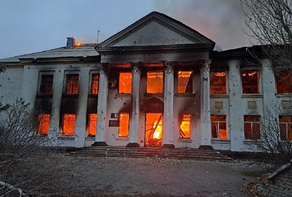 Дважды под огонь боевиков киевского режима попало историческое здание - школа №2 в Новой Каховке. ФОТО: администрация ГО Новая Каховка