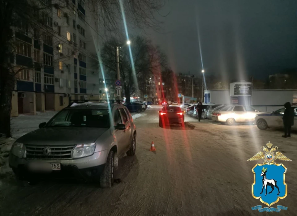 Пешехода выбежал на проезжую часть из-за припаркованного транспортного средства.