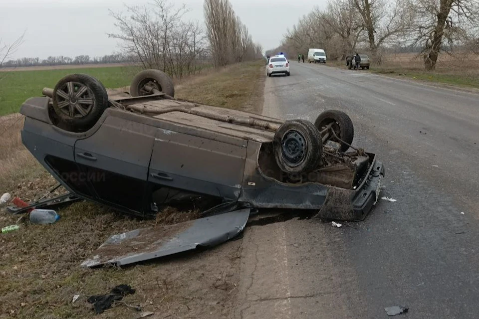 В Скадовском округе в результате аварии перевернулась машина Фото: ГУ МЧС по ХО