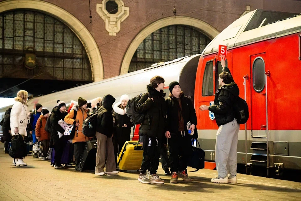 Дети Херсонской области совершили «Новогоднее путешествие» в Москву. Фото: Движение Первых ХО